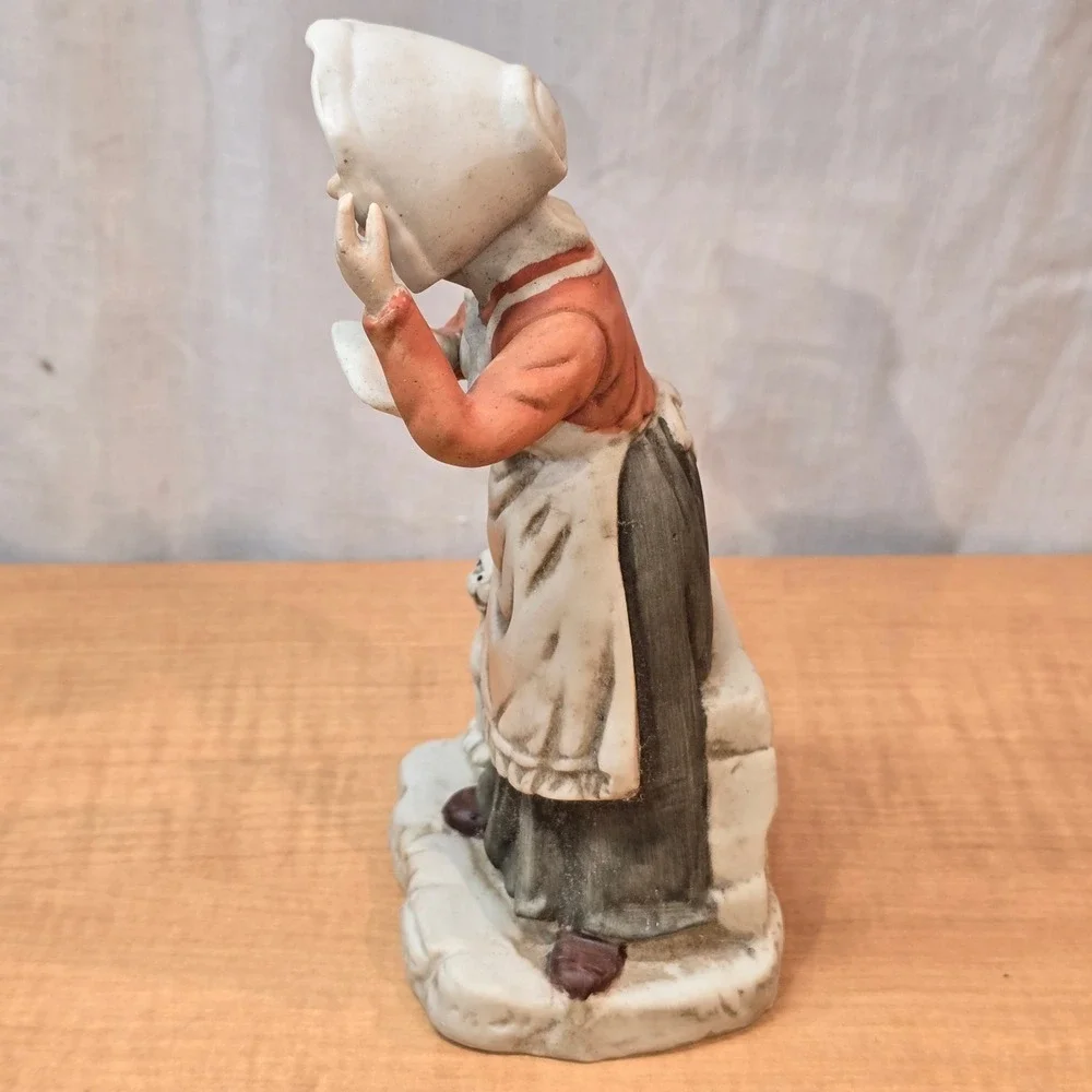 Fine Porcelain Old Woman with Cat Figurine Vintage‎ 7